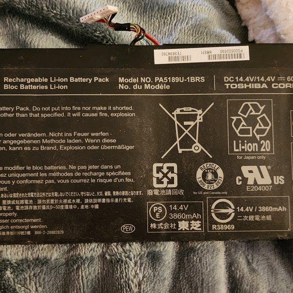Toshiba rechargeable Li-ion battery pack model number PA5189U-1BRS.